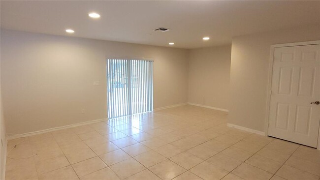 Photo - 5923 Manchester Way