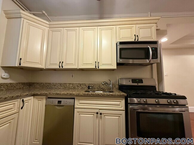 Photo - 1253 Beacon St Unit BB-3