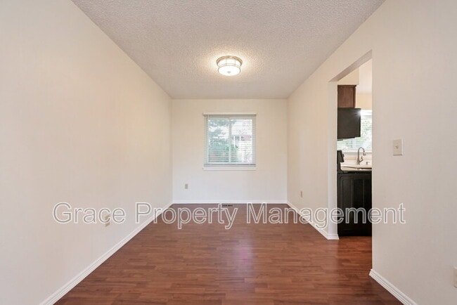 Photo - 580 E Kettle Ave
