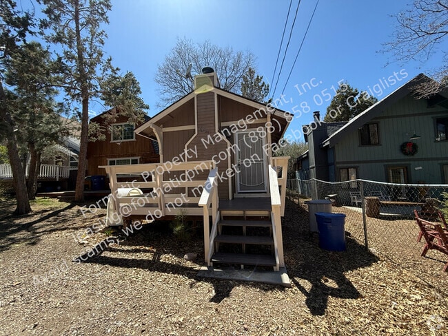 Building Photo - Cozy and Pet-Friendly Cabin in Sugarloaf Rental