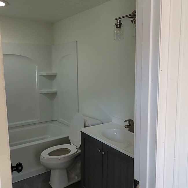 baño - 864 N Pine St