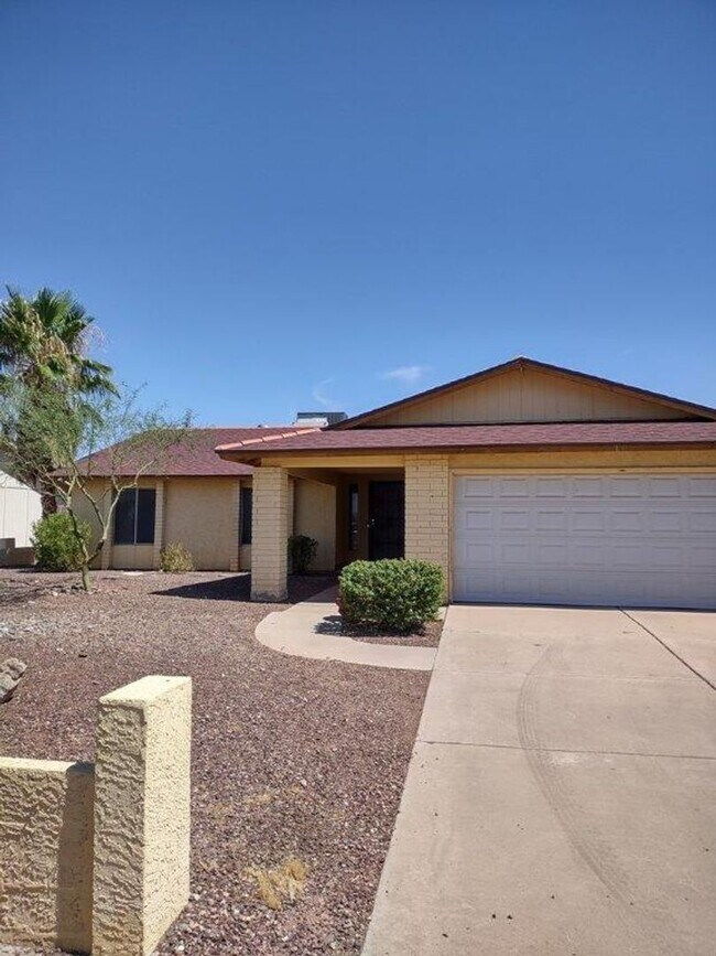 Building Photo - 7120 W Sunnyslope Ln Rental