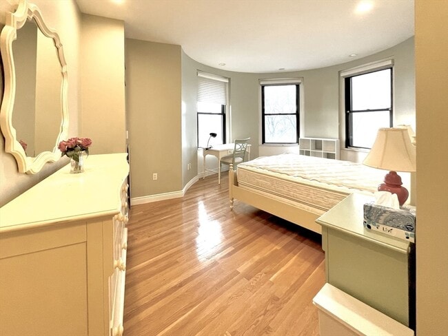 Photo - 4 Charlesgate E Unit 304