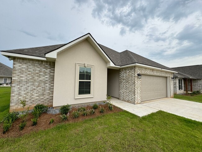 Building Photo - Like New Construction in Haughton...