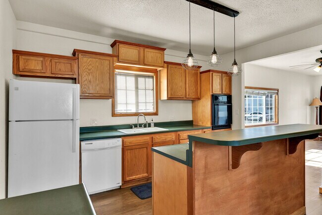 16 W Mullan Ave