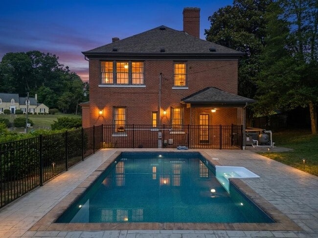 Photo - 290 Long Cres Dr