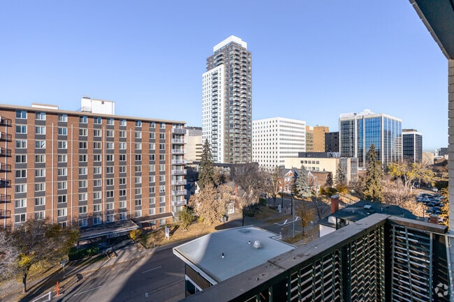 1BR, 1BA - 538SF - View