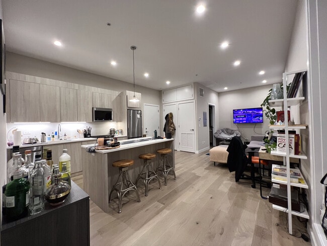 Photo - 3757 N Sheffield Ave