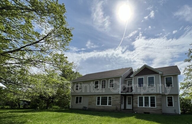 Building Photo - 201 Middle St