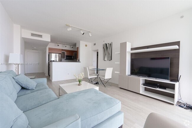Building Photo - 335 S Biscayne Blvd Unit 3303 Rental