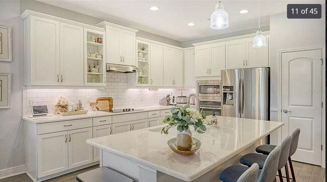Gourmet Style Kitchen - 727 129th St NE