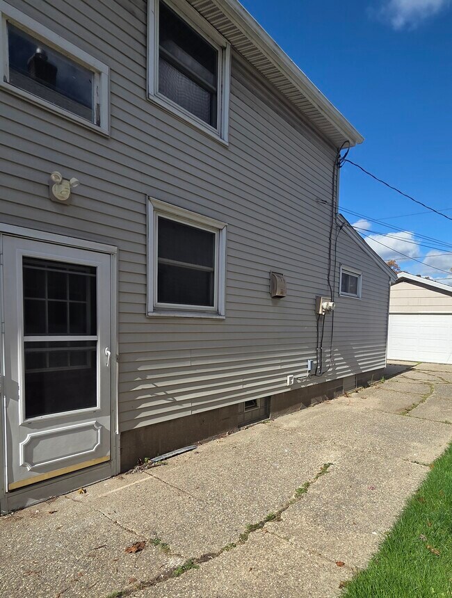 Photo - 247 School St Unit 2 upper