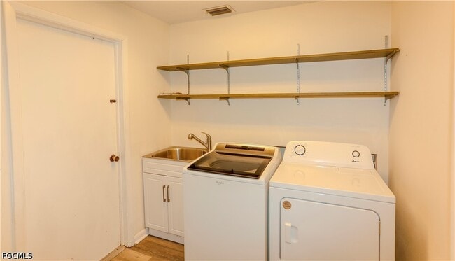 Building Photo - 5654 Eichen Cir