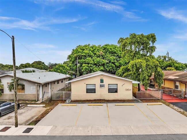 Building Photo - 2751 NW 14th Ct Unit 2 Rental