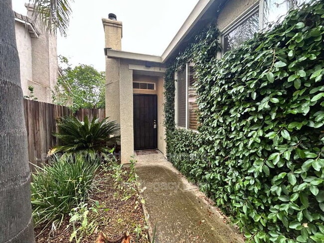 Photo - 1867 Malachite Way