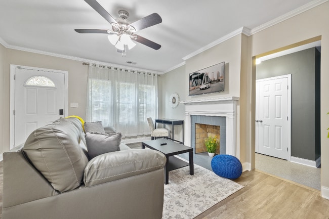 Photo - 825 Erin Ave SW