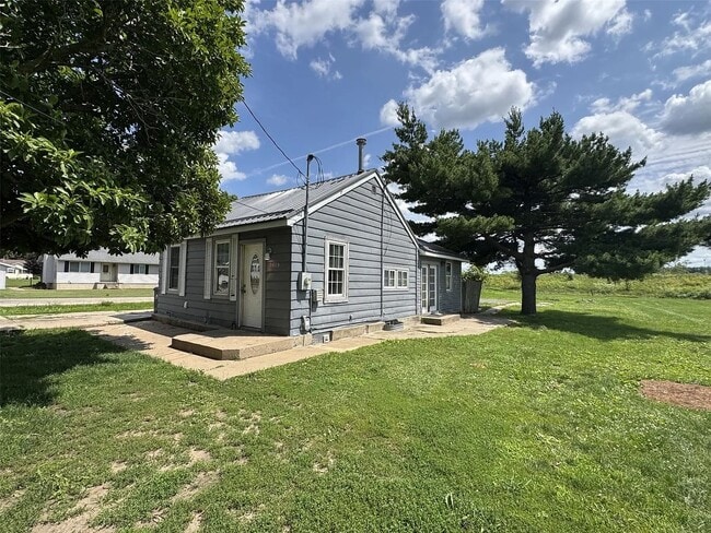Photo - Cozy 2-Bedroom Cedar Rapids Home With Large Yard!