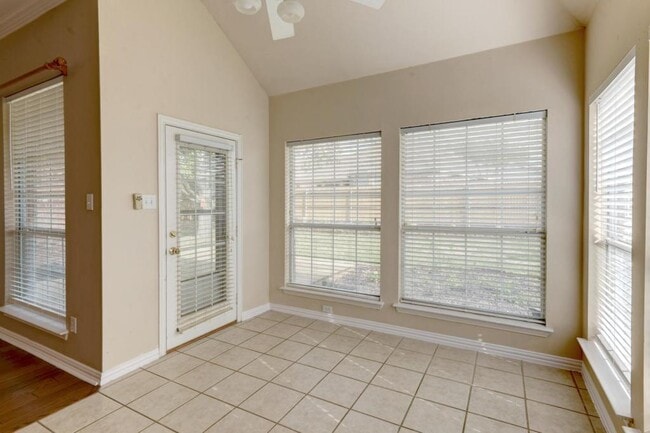 Photo - 4604 Gladiola Ln