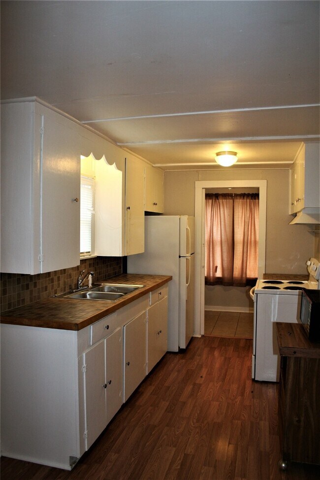 Photo - 6622 Church St