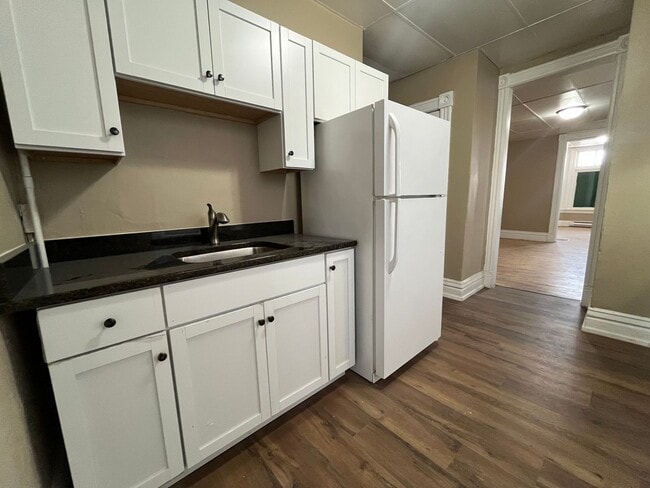 Photo - 904-906 Burr St Unit 906-1