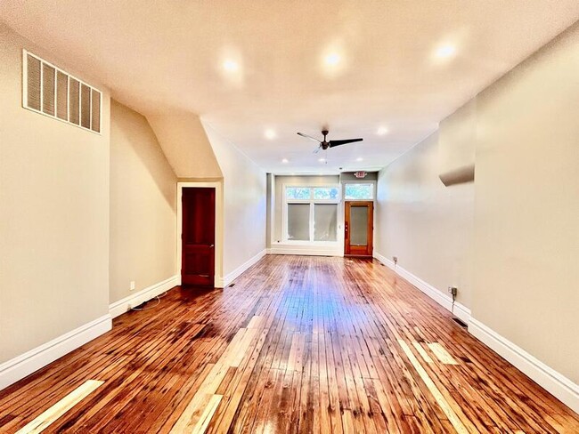 Building Photo - 3557 California Ave Rental