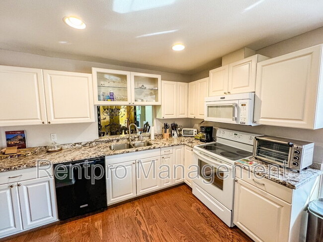 Photo - 5574 Chanteclaire Unidad #8