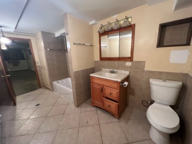 Photo - 7922 S Wood St Unidad Small studio