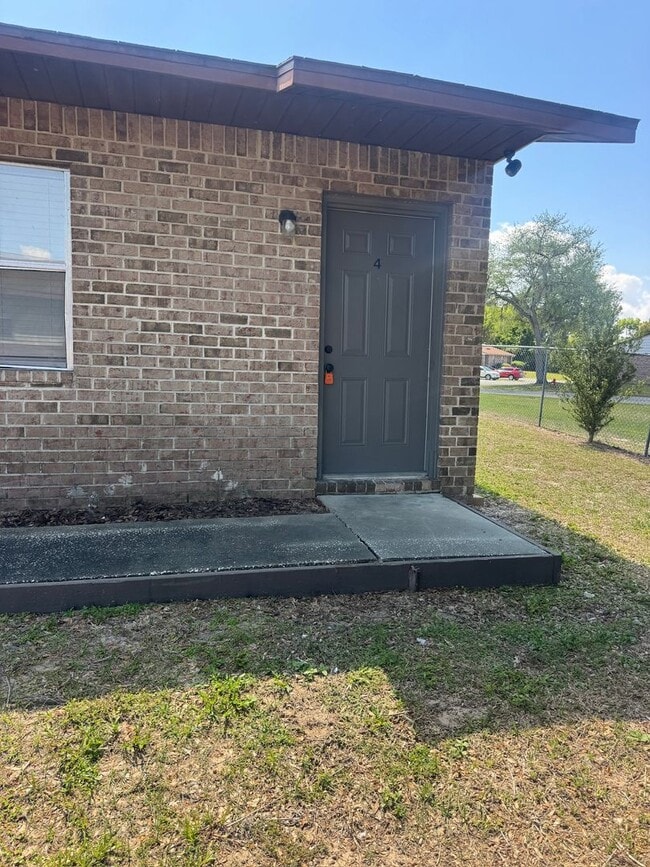 Building Photo - 1181 Bentley Rd Unit 4