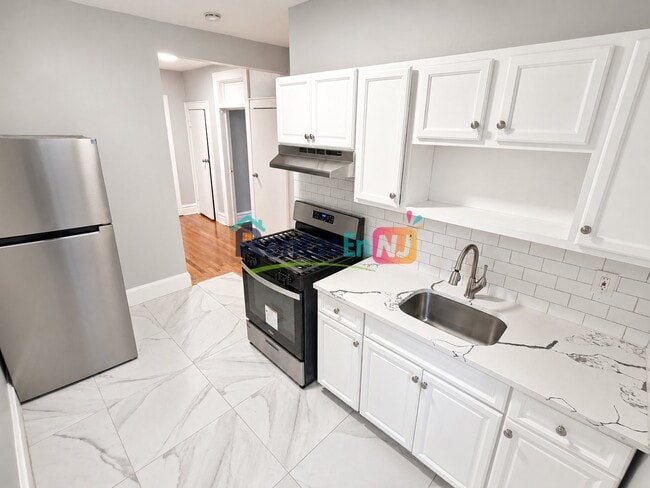 Building Photo - 846 S Orange Ave Unit 4