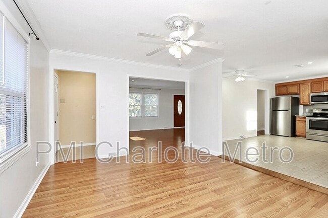 Photo - 9916 Windrift Rd