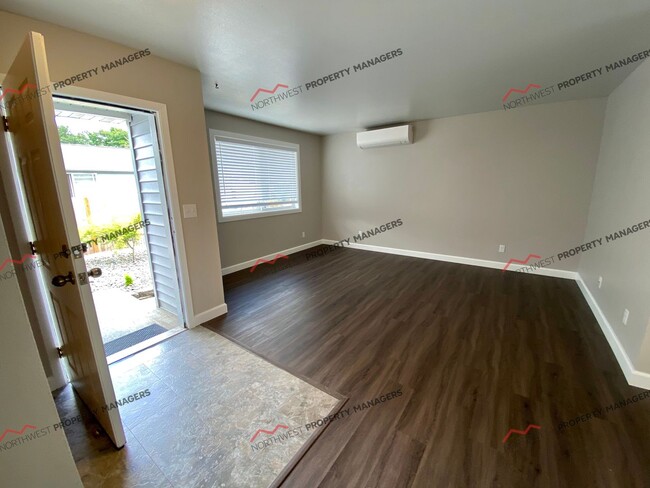 Photo - R242b Unit 1