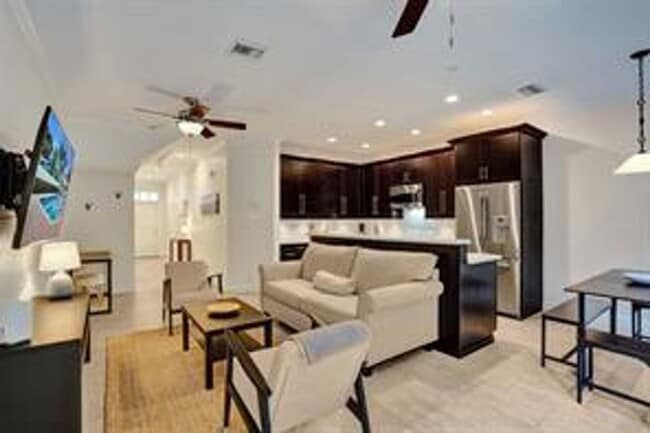 Photo - 1962 NE 7th St