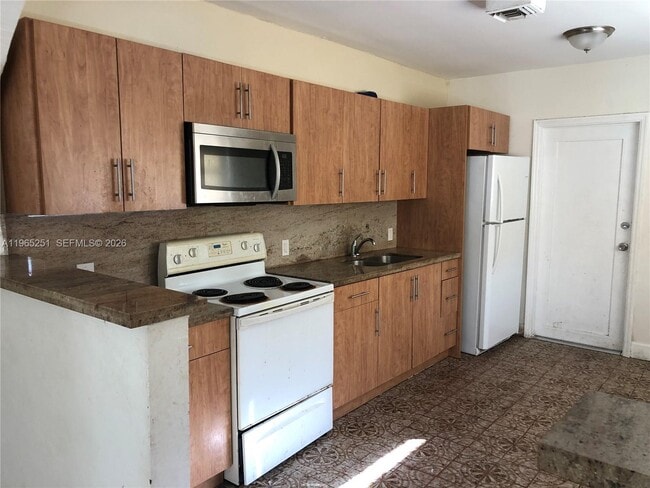 Photo - 11931 NE 12th Ave Unit 11931