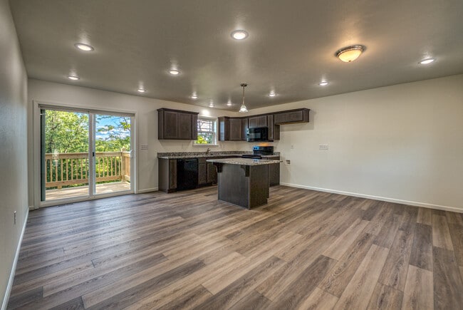 Photo - 518 Ellison St