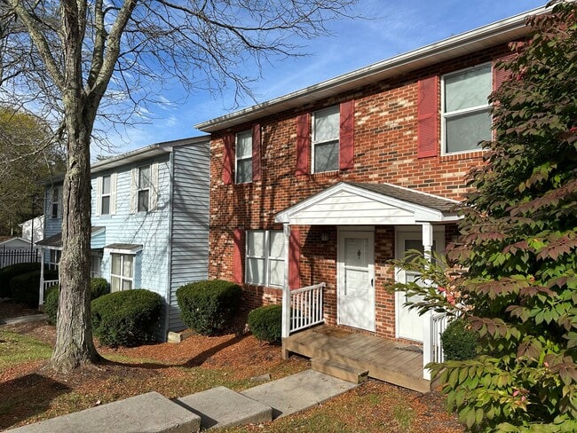 Building Photo - 206 Pheasant Run Dr Unit Pheasant Run Drive - 206 Rizk