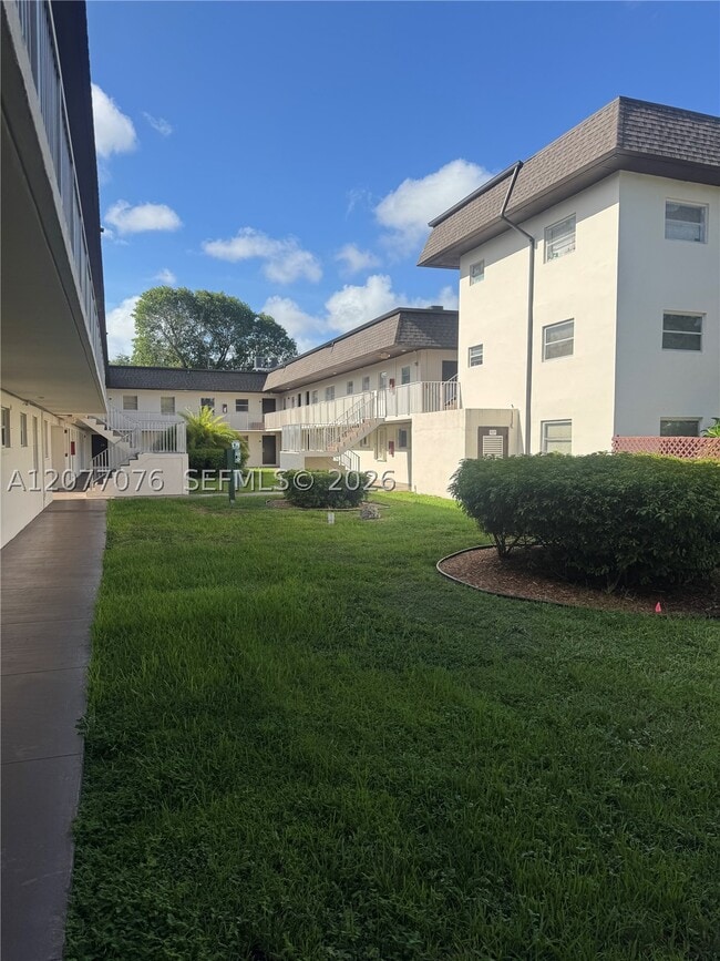 Building Photo - 8601 SW 94th St Unit 103W