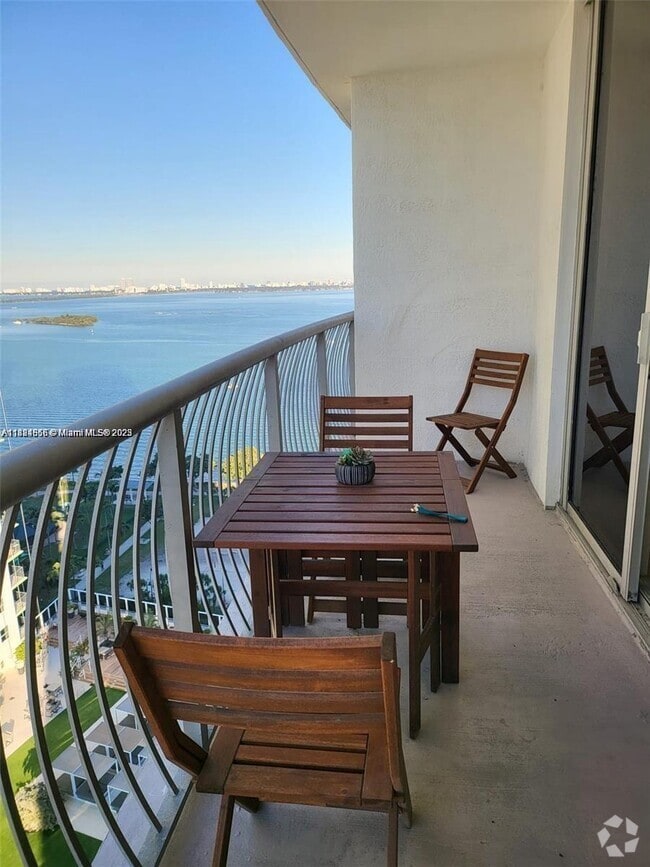 Building Photo - 1750 N Bayshore Dr Unit 2207 Rental