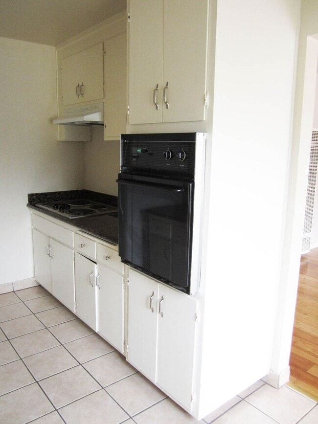 Photo - LEWIS 446/448 Unit 446