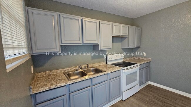 Photo - 1459 W 20th St Unit 4