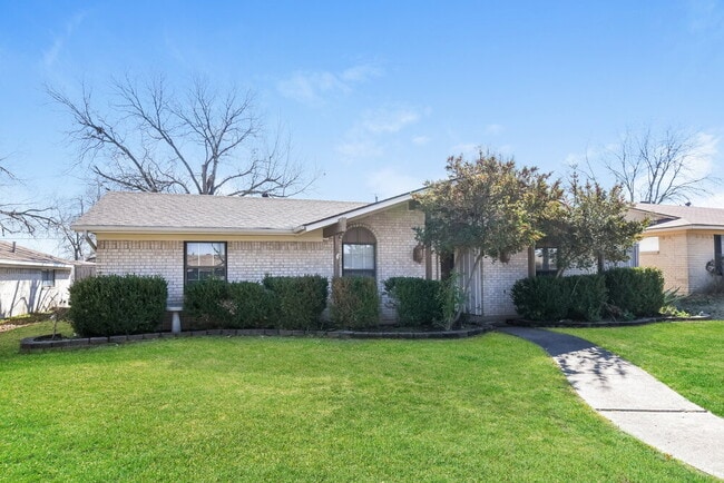 Building Photo - 2532 Belhaven Dr