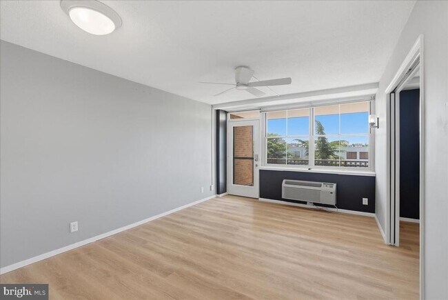 Photo - 2030 N Adams St Unit 1209