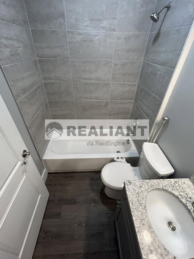 Photo - 15 W 8th St Unit Apartment 2