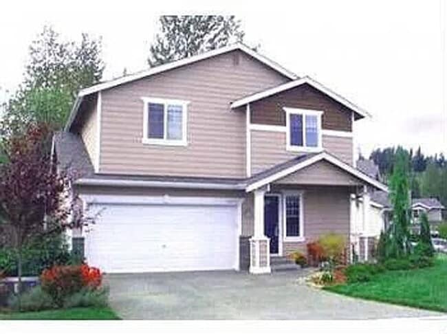 Building Photo - Beautiful 3 bed Home in Country Woods!