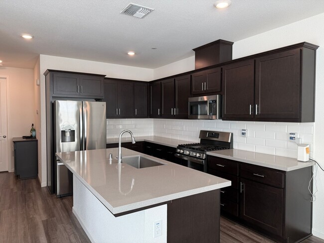 Photo - Beautiful 4/3.5 with solar!