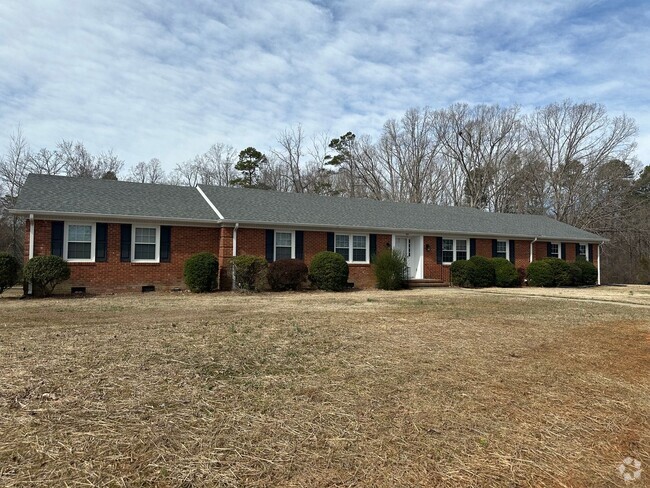 Building Photo - 4BR 2.5 Brick Ranch on a One Acre Lot Rental