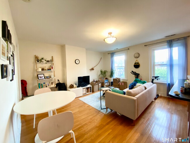 Photo - 270 College St Unit 3