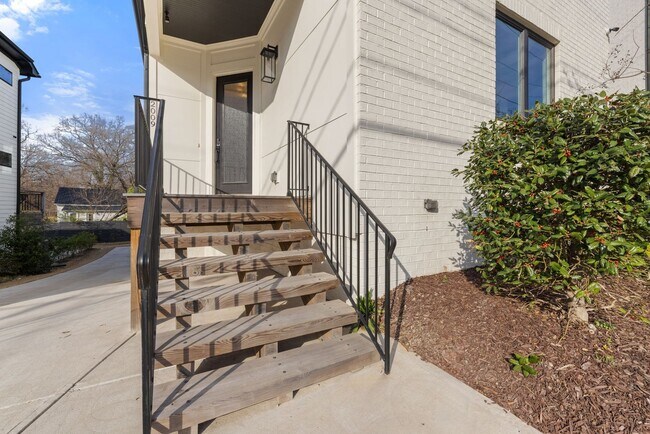 Photo - Modern 4-bedroom, 3 bathroom in the heart ...