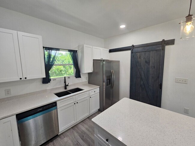 Photo - Modern Home, Centrally Located to St. Andrew's, Lynn Haven & PCB! *SPECIAL: 1/2 OFF 1st Month's ...
