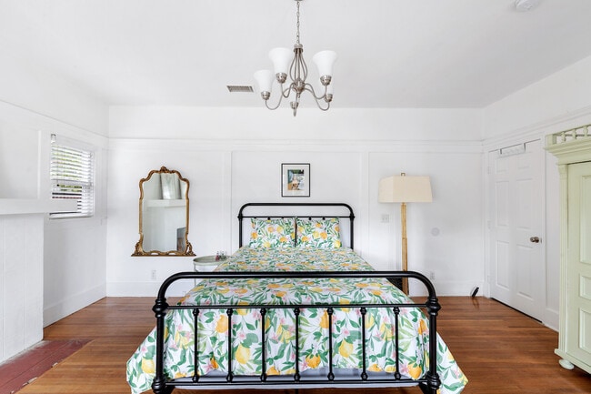 Photo - 1770 N Sierra Bonita Ave