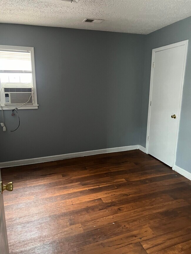 Photo - 278 Henry Ave